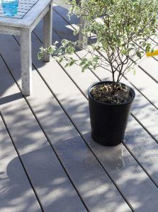 Limpiar, pintar y mantener una terraza de madera con pintura Sol Terrasse sin desengrasar ni imprimación V33