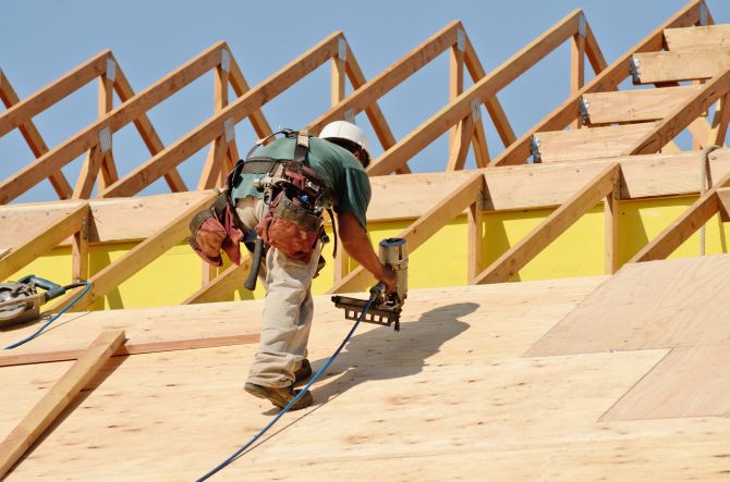 Pasos de construcción de la casa de marco de techo