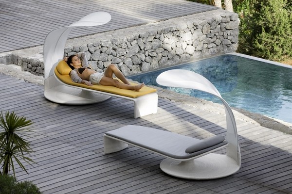 ultra-moderno-tumbonas-contemporaneo-piscina-mobiliario-moderno-patio 