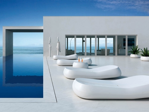 tumbonas-contemporaneas-casa-minimalista-ideas-piscina-moderna