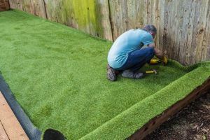 Cómo instalar césped artificial en tu jardín