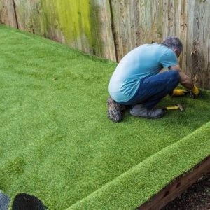 Cómo instalar césped artificial en tu jardín