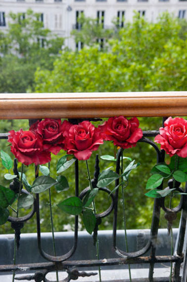 Una solución sencilla para amueblar rápidamente un balcón florido