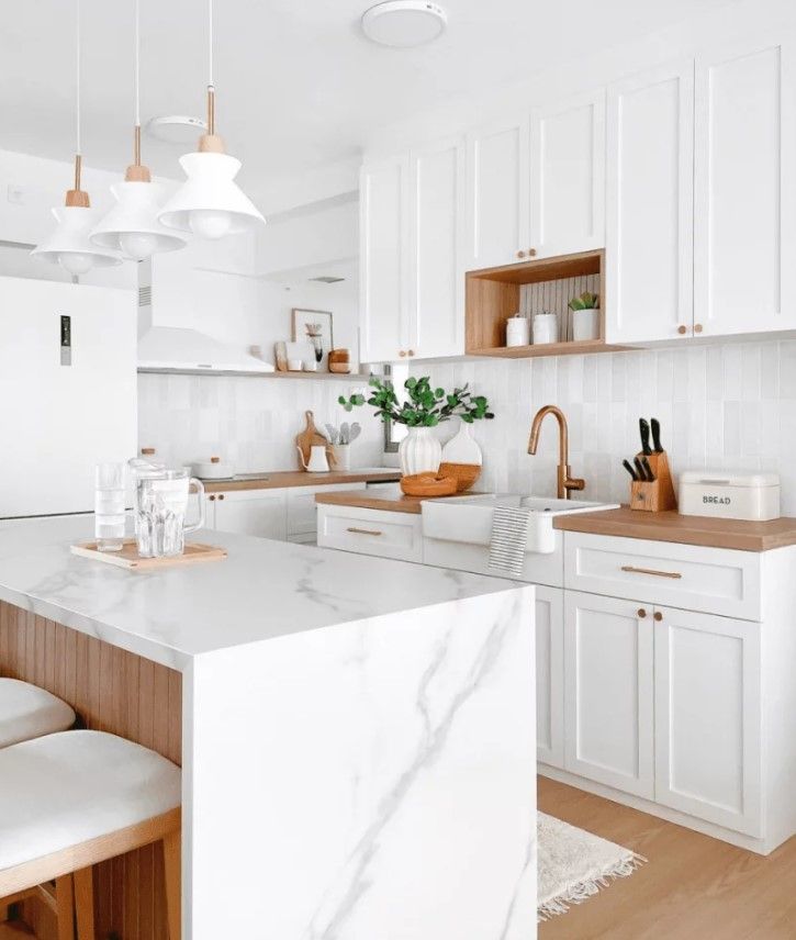 Considere la posibilidad de pintar su cocina de un blanco neutro